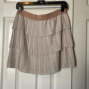 Pleated mini skirt with elastic waistband